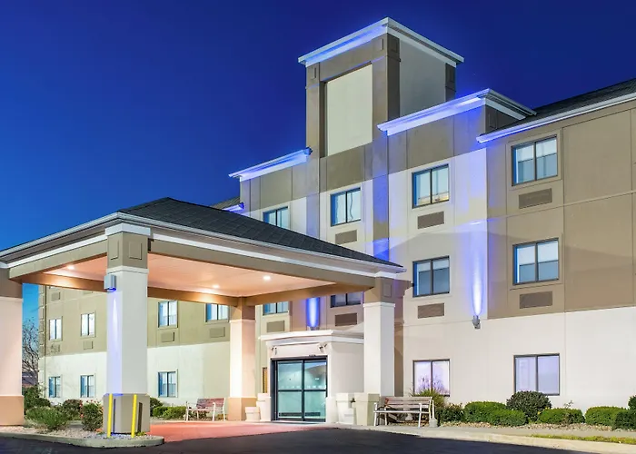 Holiday Inn Express Hotel Howe / Sturgis By Ihg